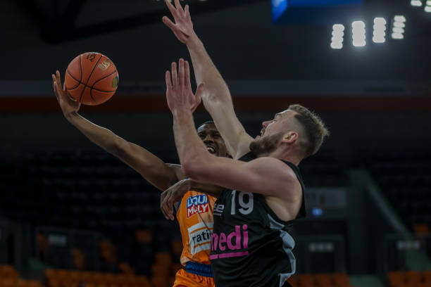 他的表现不 他的表现不