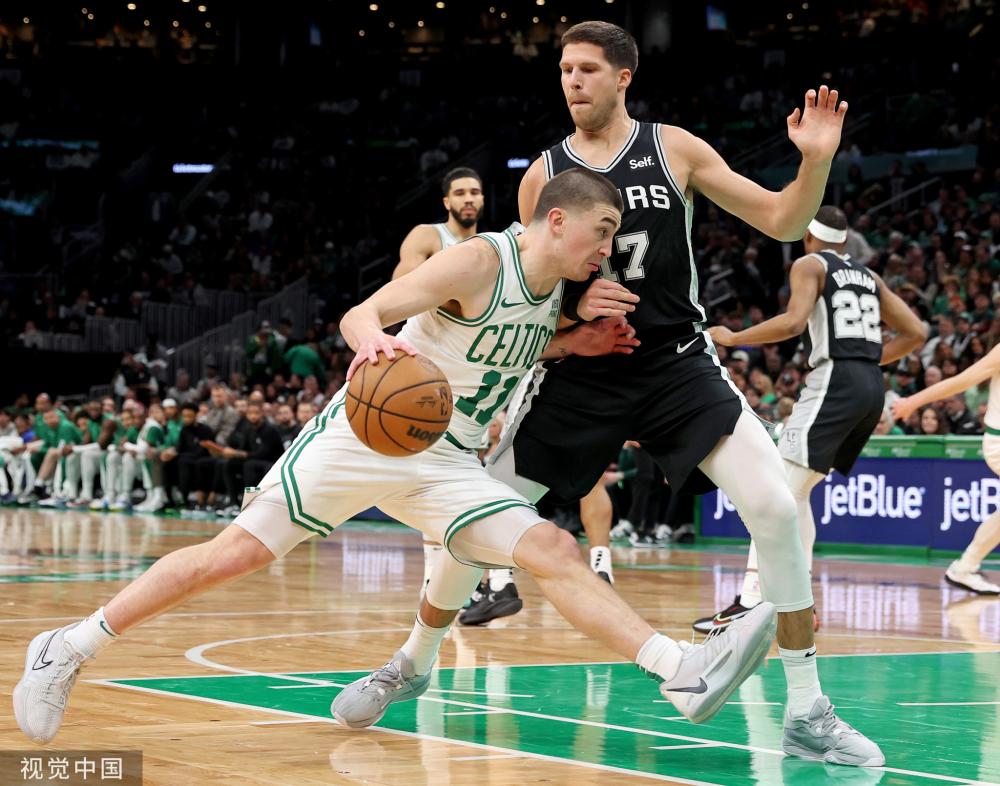 在紧张激烈 在紧张激烈